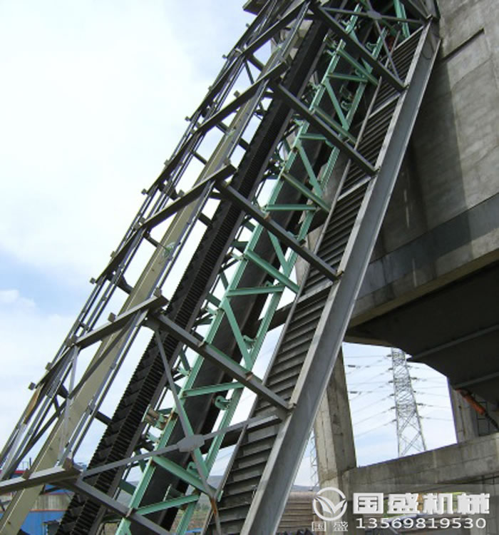 沙場皮帶輸送機 沙場皮帶輸送機,